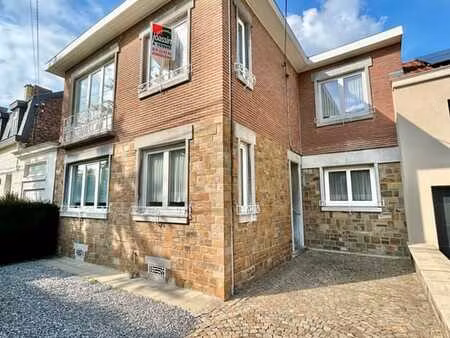 maison très spacieuse et lumineuse avec jardin