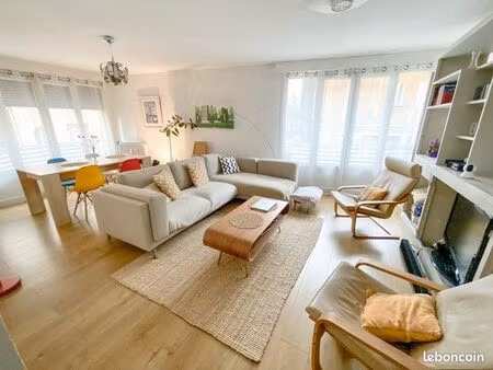 grand t3 (possible t4) rénové avec parking au cœur d’aix