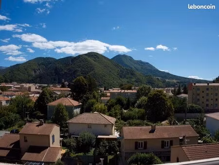 t4 lumineux - proximite lycee