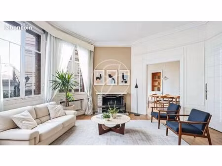 appartement 8 pièces 268 m²