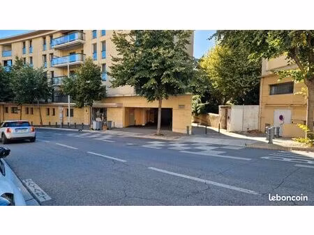 garage sécurisé a louer centre ville weekend uniquement