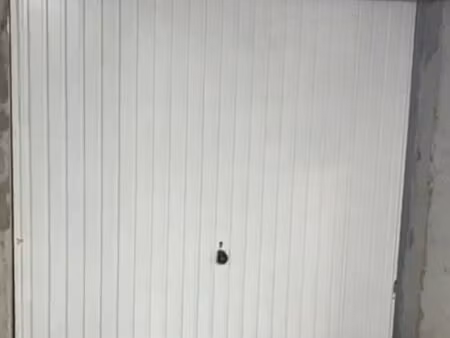 grand box 10 5m2 + 1 parking extérieur à louer