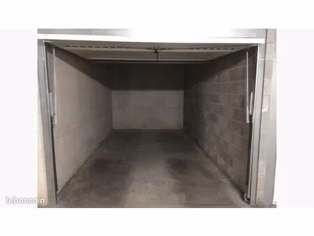 garage / box ferme 11 5m2 en sous-sol sécurisé vieille chapelle / lapin blanc bd des amis