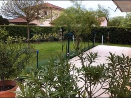 location maison individuelle avec terasse et jardin