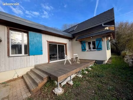 maison jaccuzi terrain rivière