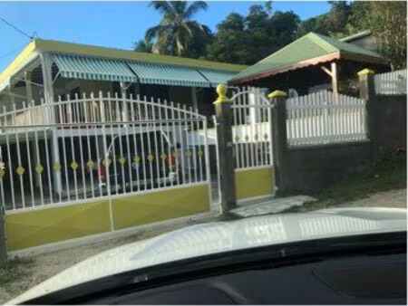 loue f2 bas de villa aux abymes