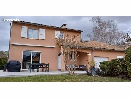 villa dans quartier résidentiel