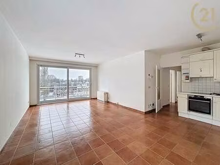 lumineux 2 chambres avec terrasse sud + pk 20.000€ à vendre!