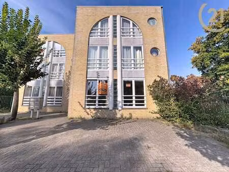 rez-de-chaussée 2 chambres avec parking 25.000€ à vendre!