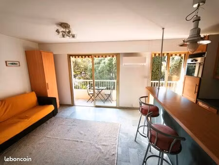 studio 25m2 avec balcon cave et parking