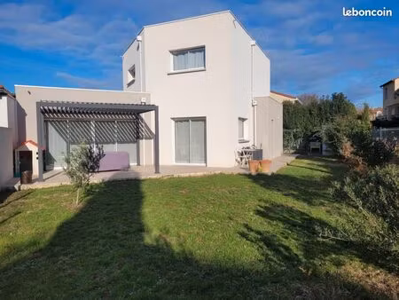 maison récente toit plat 2022– 168 m² – quartier mairie/collège – vue crussol – guilherand