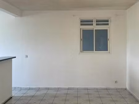 location bas de villa f3