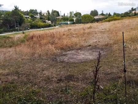 terrain 811 m² pierrevert