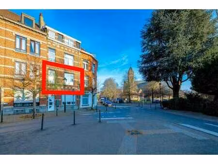 un appartement (lot 2) aux 1er et 2e ét. + cave