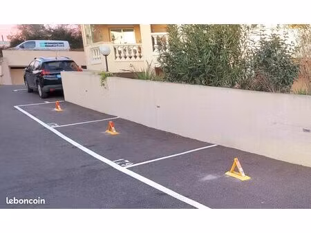 2 places de parking extérieurs voiture résidence fermée le tivoli des fleurs cannes la boc