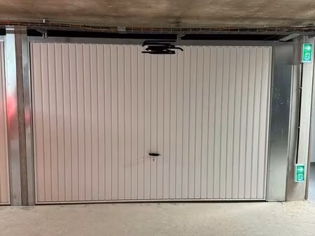 box fermé – grand garage pmr – résidence sécurisée récente 2025
