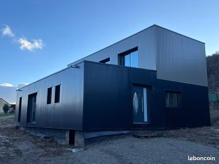 maison individuelle à finir (travaux à prévoir)