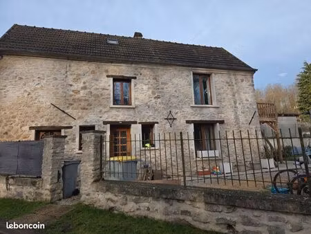 maison clos avec jardin