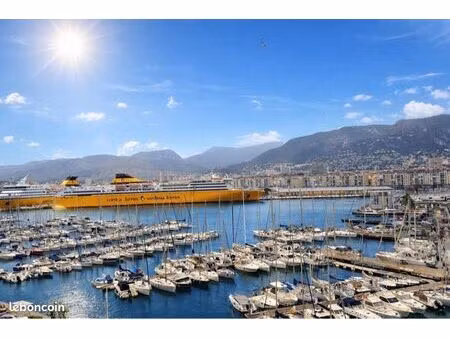 t3 très lumineux avec vue mer