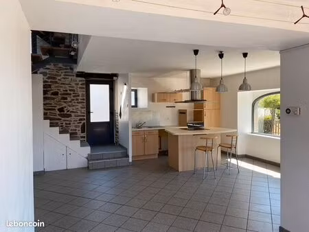 location maison de village