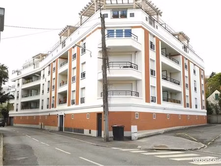 t2 récent terrasse parking ascenseur