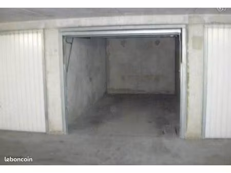tres urgent research à l'achat garage box parking emplacement véhicule automobile secteur 