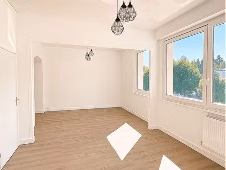 locaux commerciaux rénovés emplacement stratégique