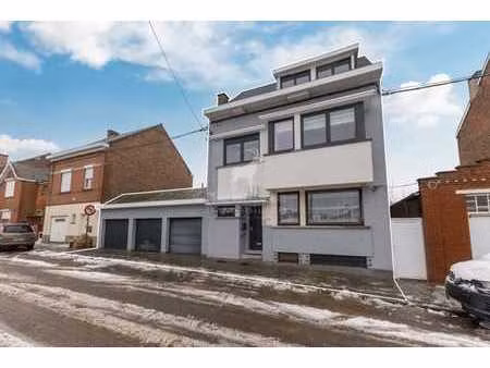 maison 7 chambres avec jardin + 3 garages à la louviere