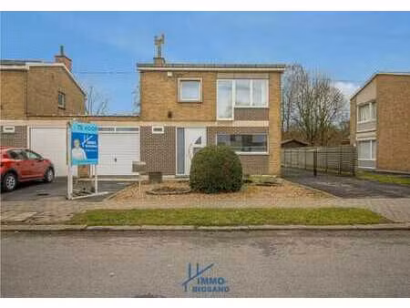 halfopen woning in rustige woonwijk te moorsele