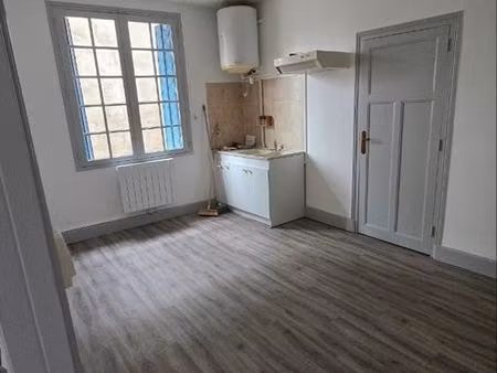 loue appartement 3 pièces non meublé