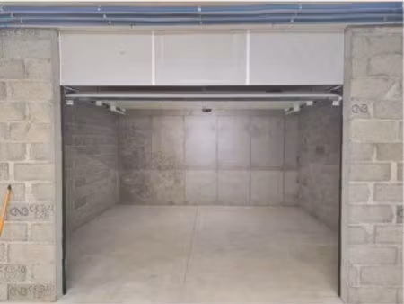 loue grand garage à lucciana