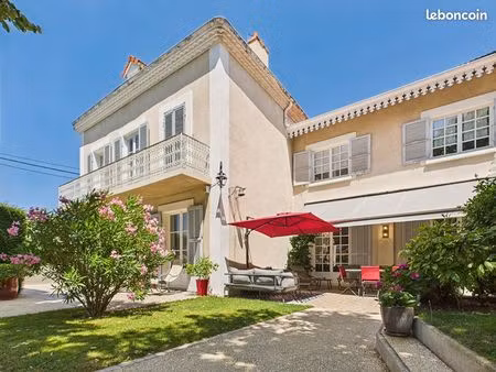 maison 11 pièces 230 m²