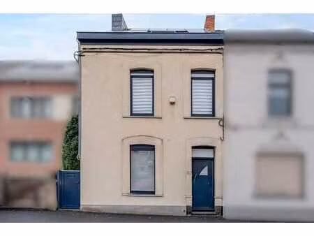 spacieuse maison 4 chambres  2 bureaux  terrasses et jardin