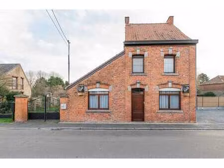 maison 4 faç/2chbres/grenier amén./parking/jardin