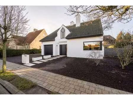 élégante villa avec 4 chambres et un jardin ensoleillé