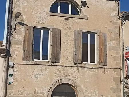 maison de village 240 m2 / cour 28m2 / dépendance 46m2  énorme potentiel pour cette superb