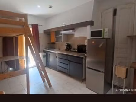 loue studio meublé a l'année eau et edf compris