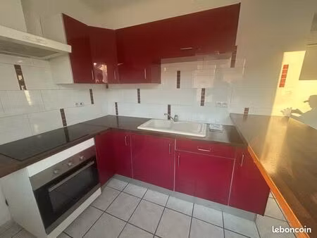 appartement t3 – centre du village – vue dégagée – cave & cour