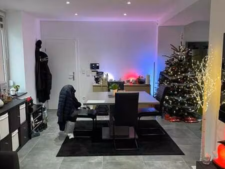 bel appartement situé au rez-de-chaussée