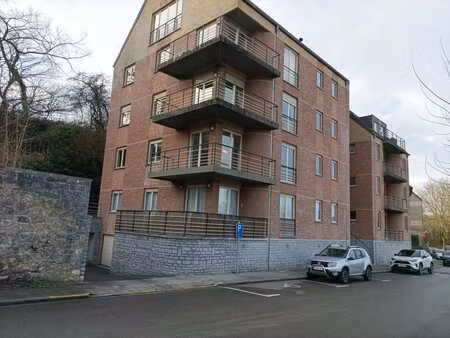 grand appartement dans bel immeuble à couvin