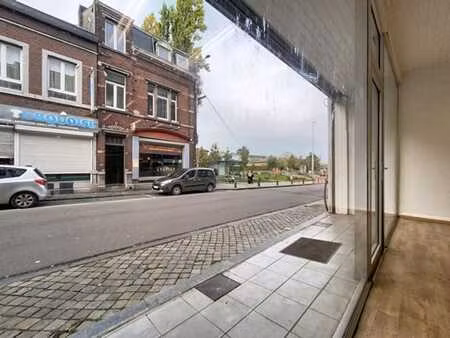 rez-de-chaussée commercial très bien situé