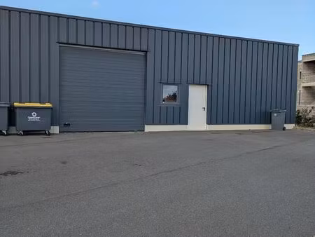 location local professionnel 148 m2 bénouville