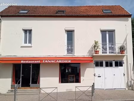 local commercial 281 m² saint-yorre