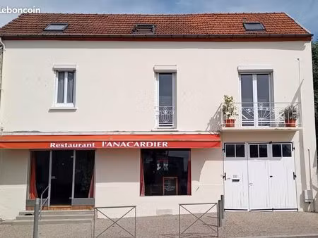 local commercial saint-yorre