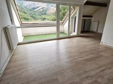 appartement f5 avec terrasse et jardin
