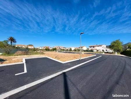 terrain 325 m² la crau