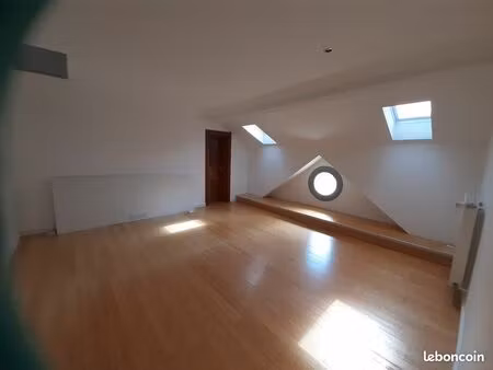 loue appartement 3 pièce 92m² dans maison (chauffage/électricité compris dans charges)