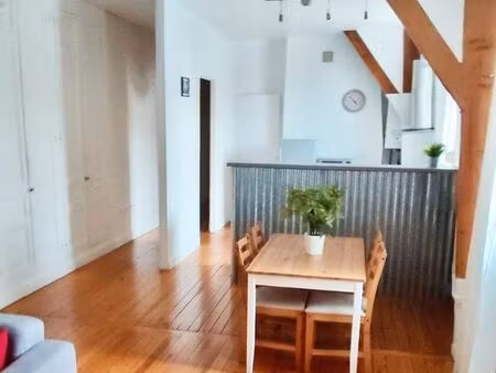 deux pièces 55m2 place de l'hôtel de ville