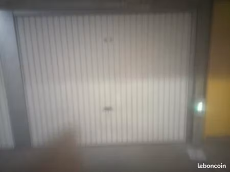 à vendre box fermé