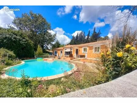 villa plain-pied  avec piscine et garage